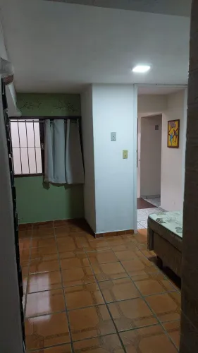 Alugo kitnet, ambiente familiar, excelente localização.