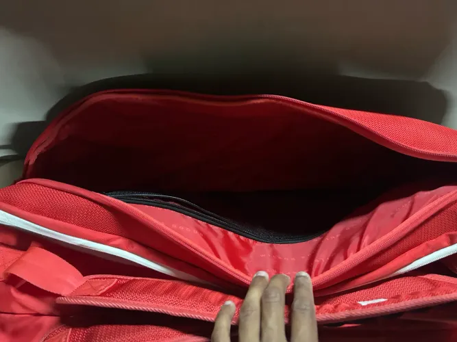 Vendendo uma raqueteira da Wilson da linha Super tour