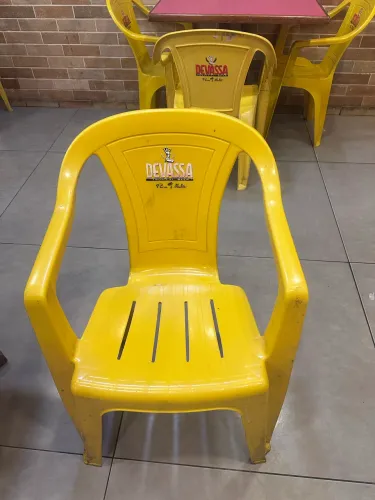 Cadeira Devassa Amarela