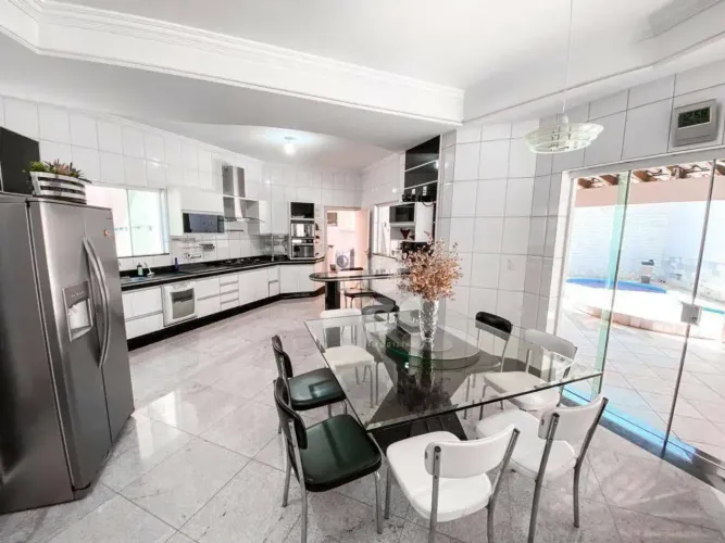 Casa com 6 dormitórios à venda, 340 m² por R$ 1.500.000 - Tibery - Uberlândia/MG
