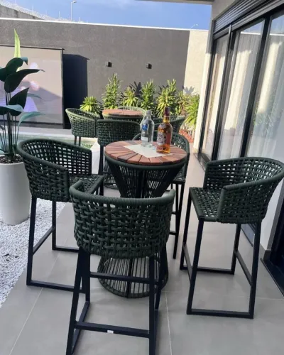 CONJUNTO BISTRÔ COM TAMPO DE MADEIRA 