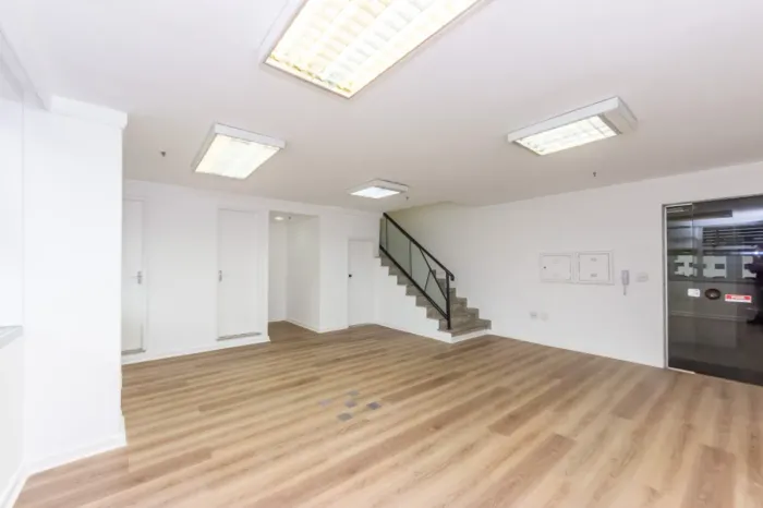 Conjunto comercial para venda e locação em Indianópolis, 211m²