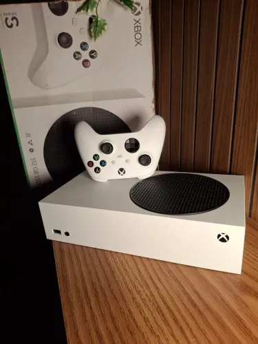 XBOX SERIES S EM ESTADO DE NOVO, IMPECÁVEL E PRONTO PARA JOGAR, JOGUE GTA 6 E MUITO MAIS.