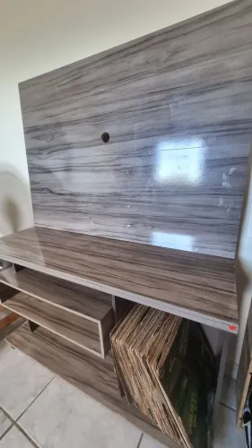 Rack marrom com painel