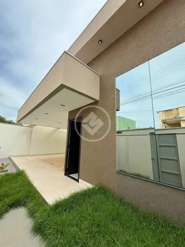 CASA COM 3 QUARTOS SENDO 2 SUITES VAGAS DE GARAGEM PARA ATE 3 CARROS codigo: 265701