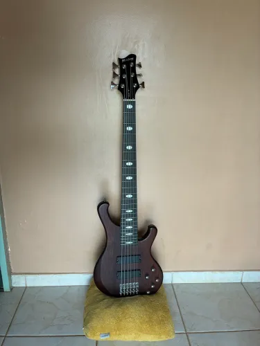 Baixo Strinberg 6 cordas sab66dw