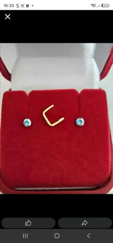 Brinco de ouro com zirconia azul