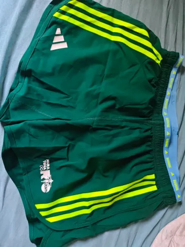 Vende-se short Adidas original