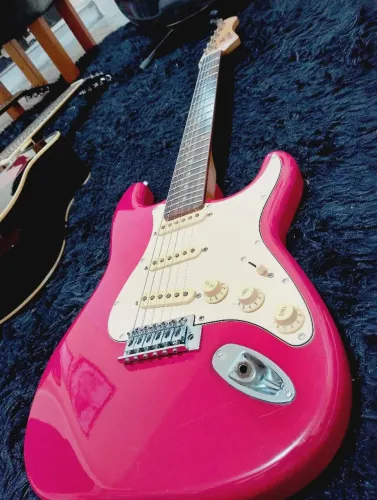 Guitarra Dolphin Strato