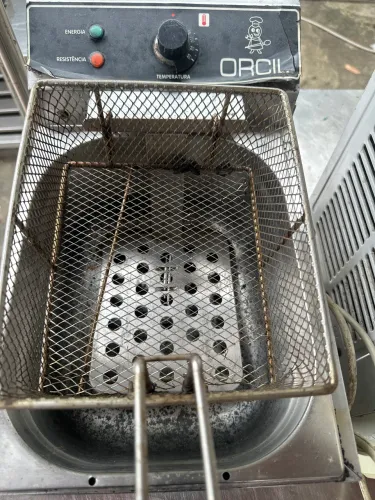 Fritadeira com uma Cuba