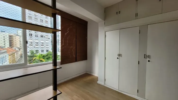 Catete - amplo quarto e sala com cozinha e banheiro
