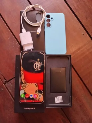 Vendo ou eu troco s24 fe de 256 GB troco em celular inferior e uma boa volta para mim