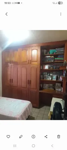 Vendo guarda roupa de madeira (cedro)
