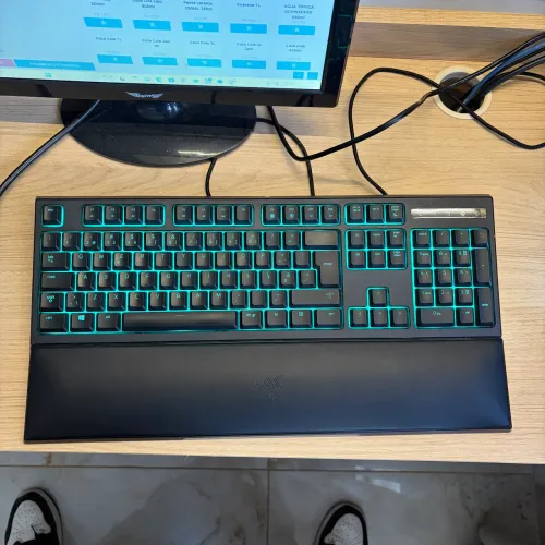 Teclado Gamer - Razer Ornata Chroma