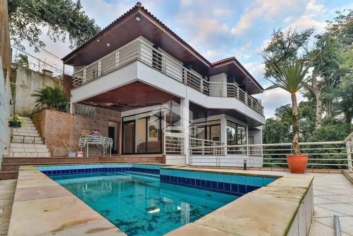 MANSÃO EXCLUSIVA COM 5 SUÍTES, PISCINA, AMPLA SACADA E VISTA PANORÂMICA - VILA CONCEIÇÃO