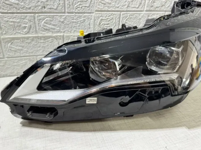Farol esquerdo Peugeot 3008 2022 2023 2024 2025 original
