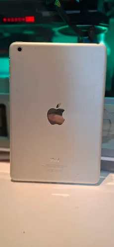 Ipade com lcd danificado e iPhone com conector de carga com problema