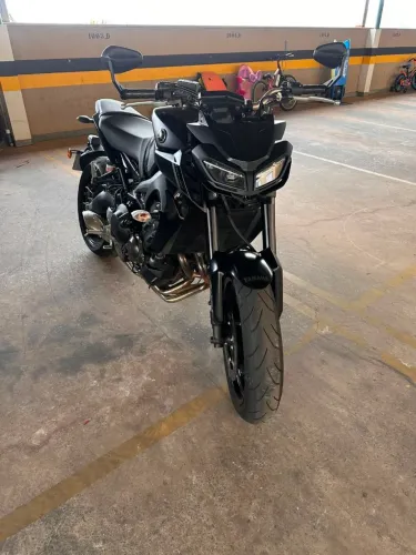 Yamaha MT-09 2025 | 4.000 km | Impecável |