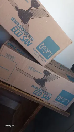 Ventilador de teto: vende 2 ventiladores de teto sem lâmpada para empresa. Os 2 por 300,00