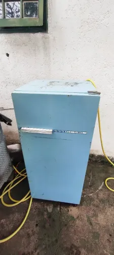 Geladeira antiga azul 