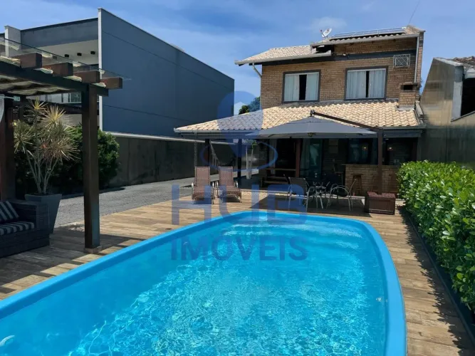 Casa de Praia em Penha 600m do Mar, Piscina e Renda Anual de R$ 200 Mil com Turismo