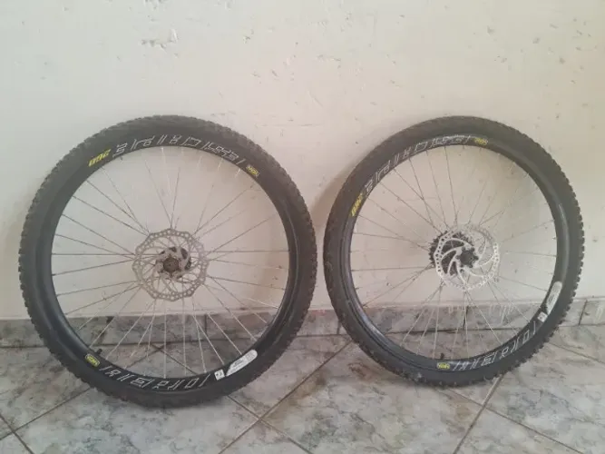 Par de Rodas Aro 26 Vzan Aero Original com Pneus e Disco