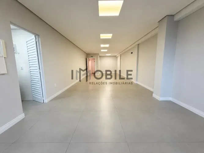 Sala para Locação em Jardim Itu, Porto Alegre | 55m²