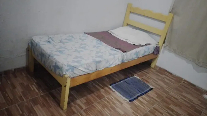Cama de solteiro em ótimo estado de conservação