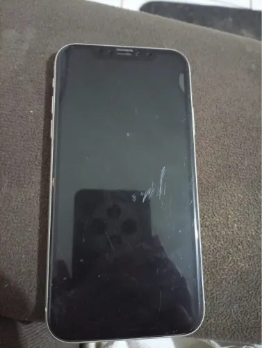 iPhone 11 bem conservado 64 gigas