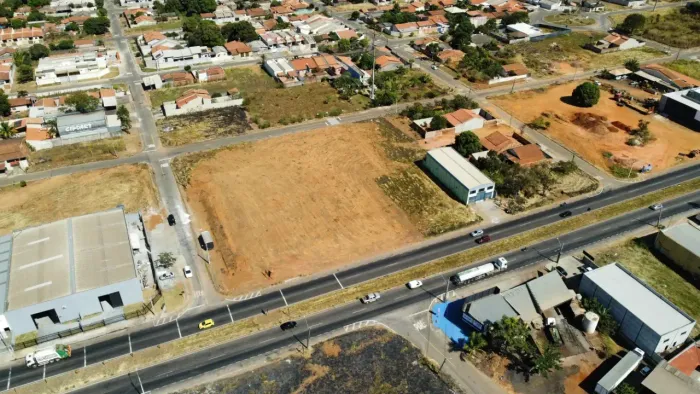 Vendo excelente área com 4.645,00m2 em frente ao Anel Viário