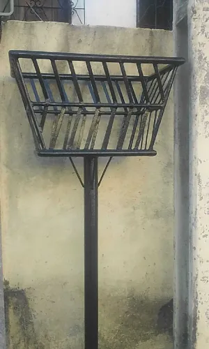 Suporte pra colocar lixos