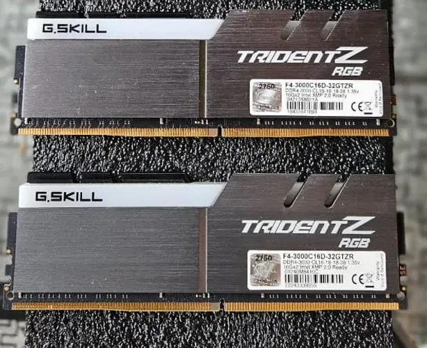2 Pentes de Memórias G.SKILL Trident Z - 32GB - 16x2 - DDR4 - 2133MHz
