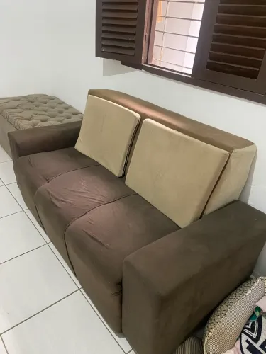Sofá três lugares