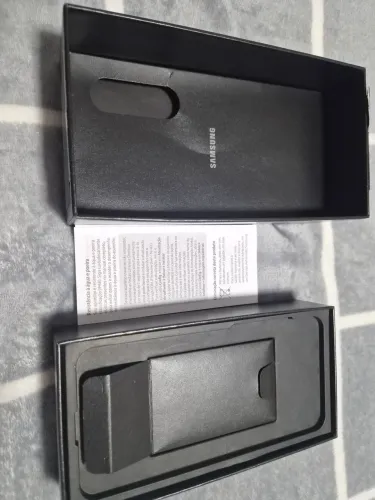 Caixa celular s24 fe