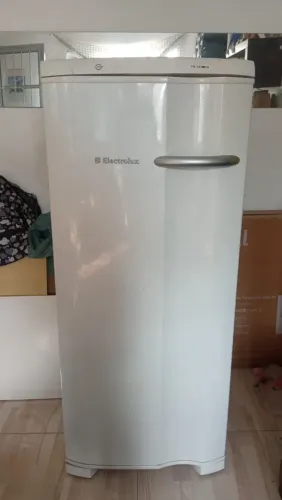 Freezer vertical Eletrolux pouco usado