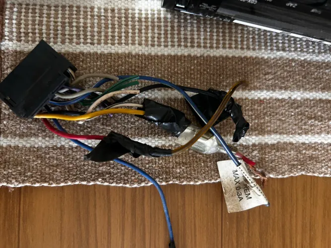 Mp3 para retirada de peças. 