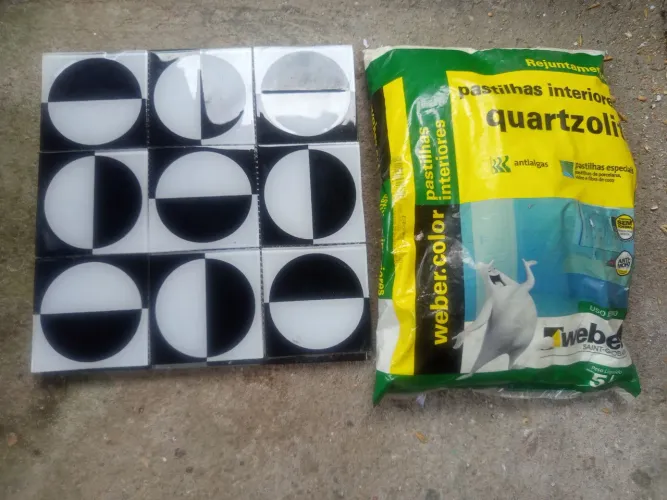 Pastilha de vidro, " cerâmica" e rejunte de pastilha quartzolit 5 kg