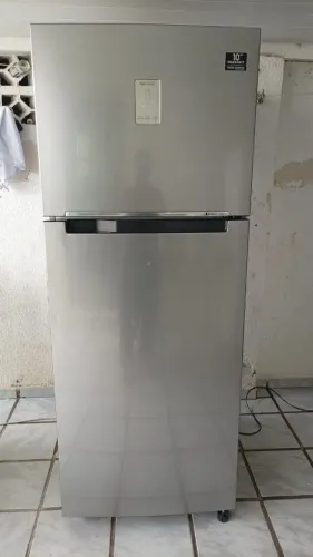 Vendo geladeira Samsung Twin Cooling Plus, acabamento em inox,