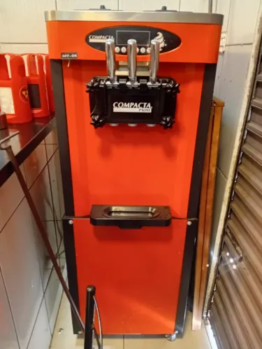 VENDO MÁQUINA DE SORVETE 
