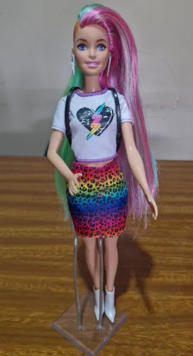 Boneca Barbie Cabelo Arco-íris Lindos Penteados Mattel