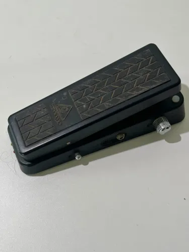 Behringer Hellbabe HB01 Wah-Wah