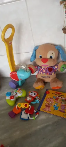 Lote de brinquedos Fisher Price. Controle e cachorrinho são musicais