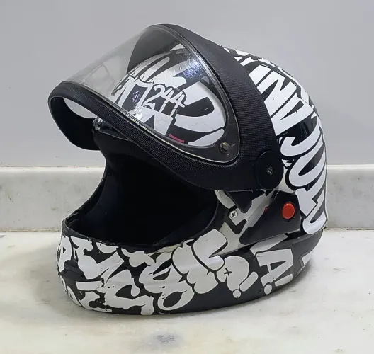 Capacete San Marino Automatic Adesivado/Plotado Tamanho 56/58 - Em Ótimo Estado