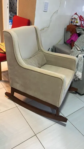 Cadeira de Amamentação e/ou cadeira de balanço para sala nova