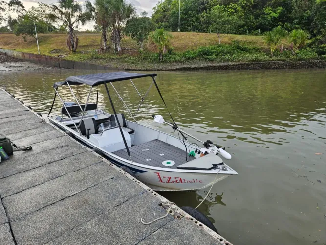 Barco 5 metros com Yamaha 25 HP