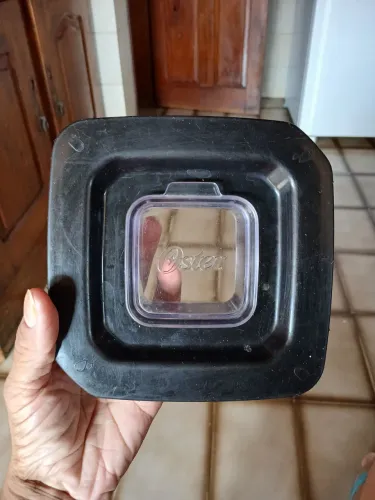 Vendo tampa de liquidificador da Oster.