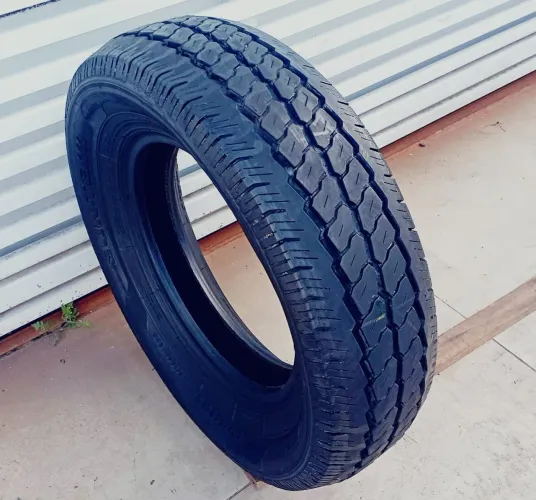 Pneu 205/70 aro 15 de carga para Van em estado de novo