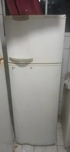 Geladeira Eletrolux. .
