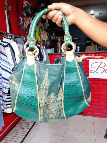 Bolsa Carmem Steffen couro legítimo verde Edição especial catedral
