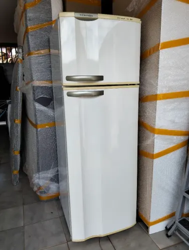 Geladeira Eletrolux (220v)- Preço ótimo!